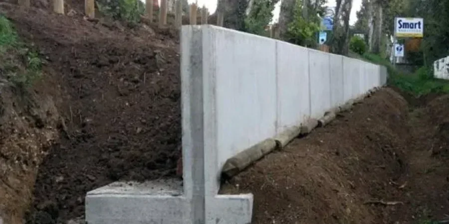 Diseño de Muros de Contención en Alto Hospicio: Estabilidad en Suelos Salinos y Taludes Urbanos